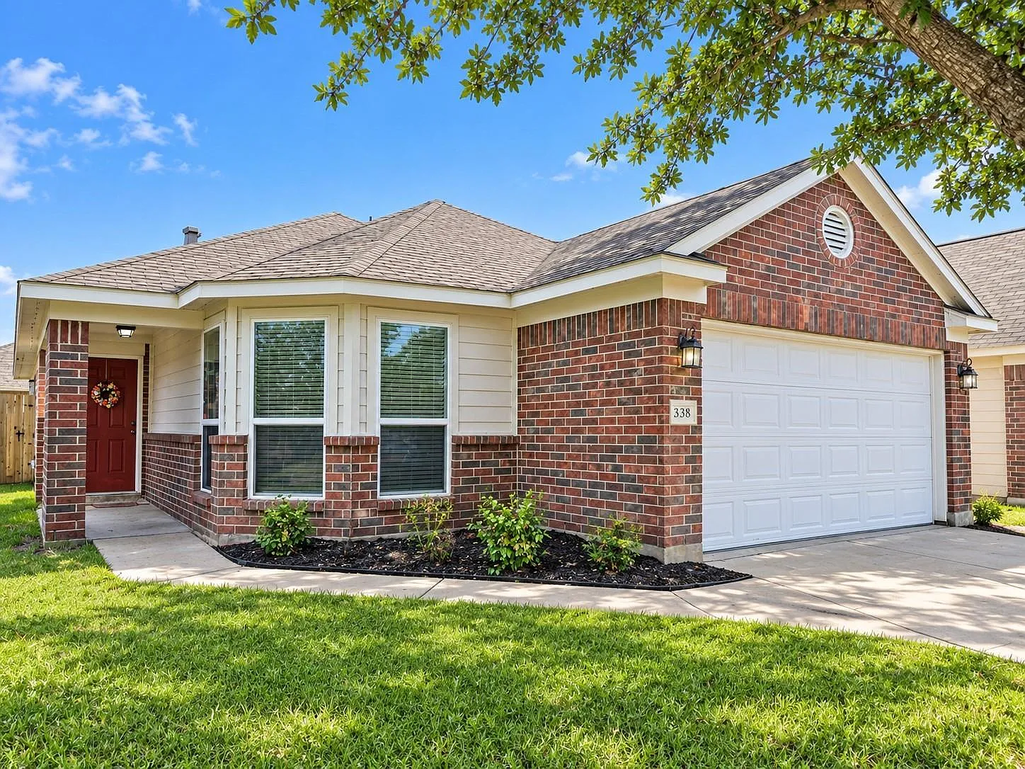 3 bed, 2.0 bath, 1730 sqft, $2,000 — Photo 1