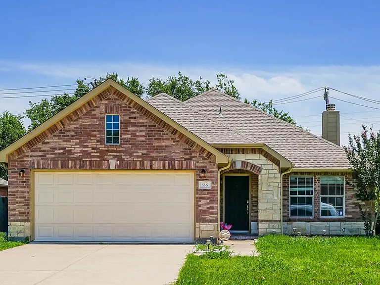 536 Laurel Ln — Photo 1