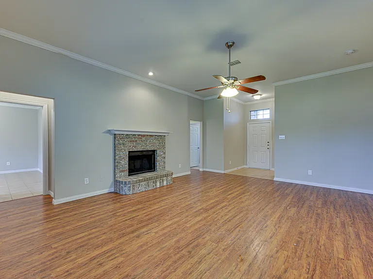 102 Paloma Cir — Photo 7