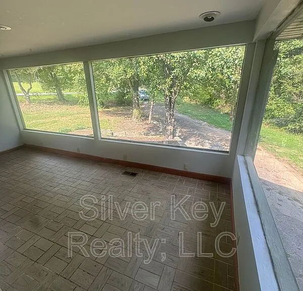 900 S Jackson St — Photo 11