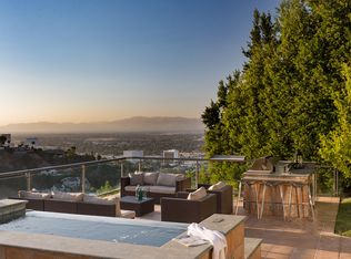 3833 Beverly Ridge Dr, Sherman Oaks, CA 91423