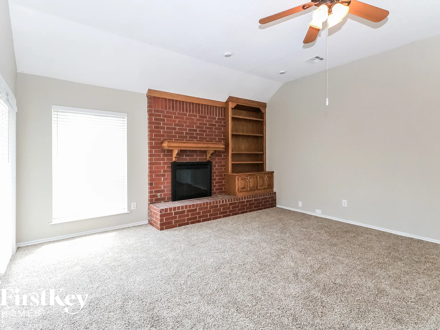 3 bed, 2.0 bath, 1922 sqft, $1,975 — Photo 2
