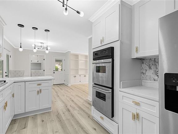 5th image of 4373 Buckingham Cir