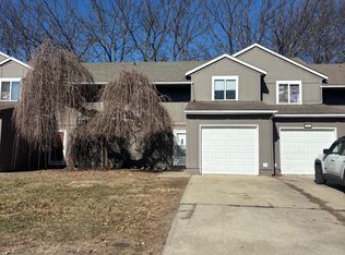 3886 SW Harbor Dr #B, Lees Summit, MO 64082