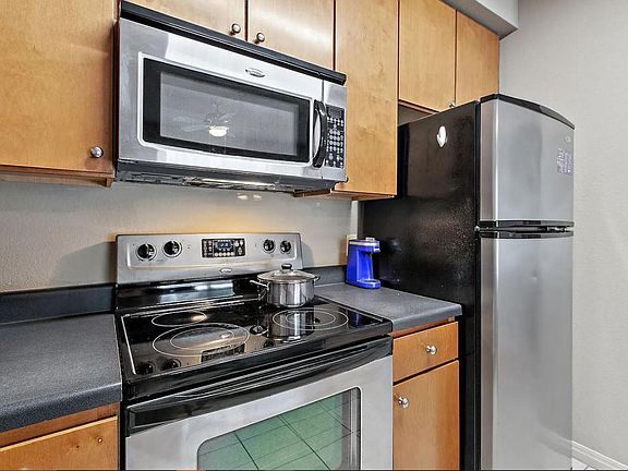4th image of 25154 Pearl St #412