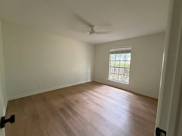 112 Talbot Rd — Photo 12