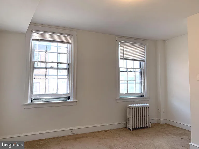 332-34 S 17th St #3B — Photo 5