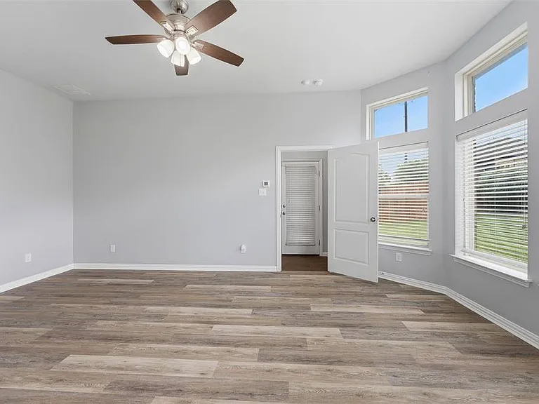 453 Rockaway Dr — Photo 6
