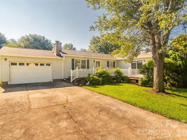 135 Diamond Dr, Ellenboro, NC 28040