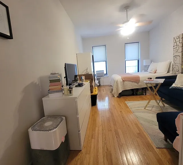 433 W 54th St #20 — Photo 1