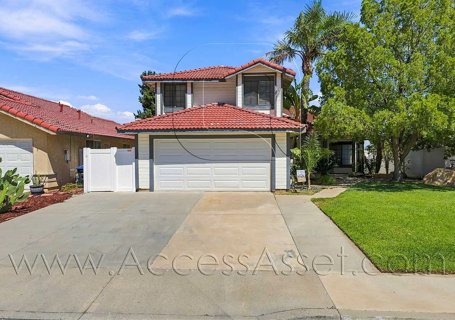 Spacious 3-Bedroom Lake Elsinore Home with Flexible Bonus Room — Photo 3