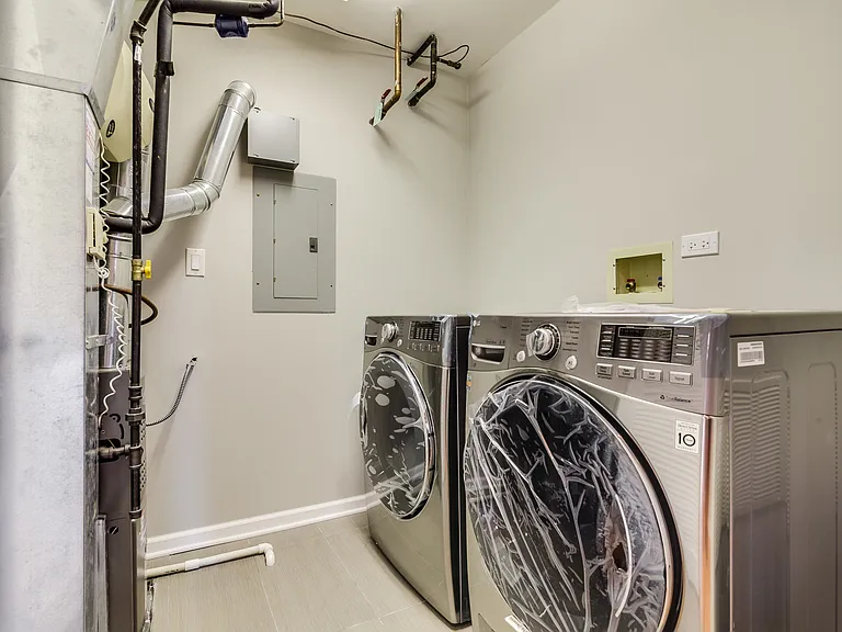 33 W Huron St #305 — Photo 22
