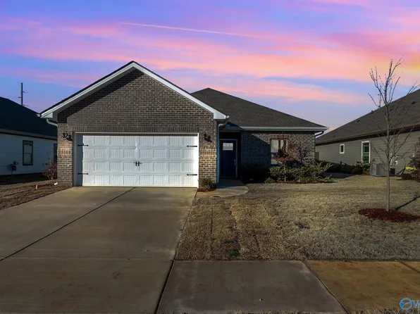 12414 Whitcomb Cir, Athens, AL 35613