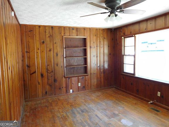 3rd image of 2803 Maple Rd SE