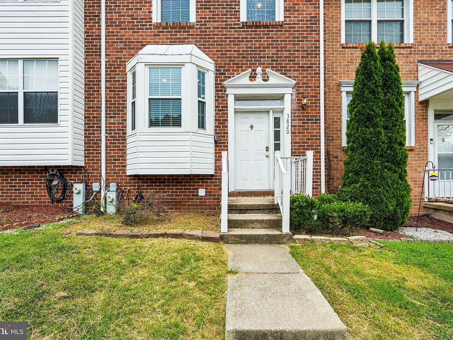 3 bed, 3.0 bath, 1364 sqft, $2,500 — Photo 3