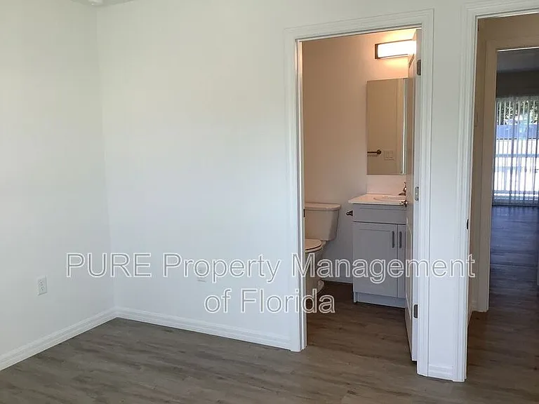 710 NE 4th St #102 — Photo 15