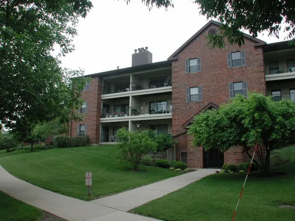 671 Hapsfield Ln APT 301, Buffalo Grove, IL 60089