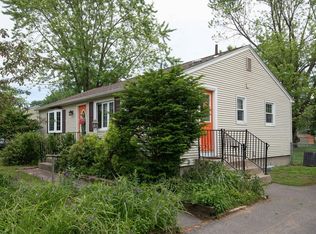 6 Peloquin Dr, Easthampton, MA 01027