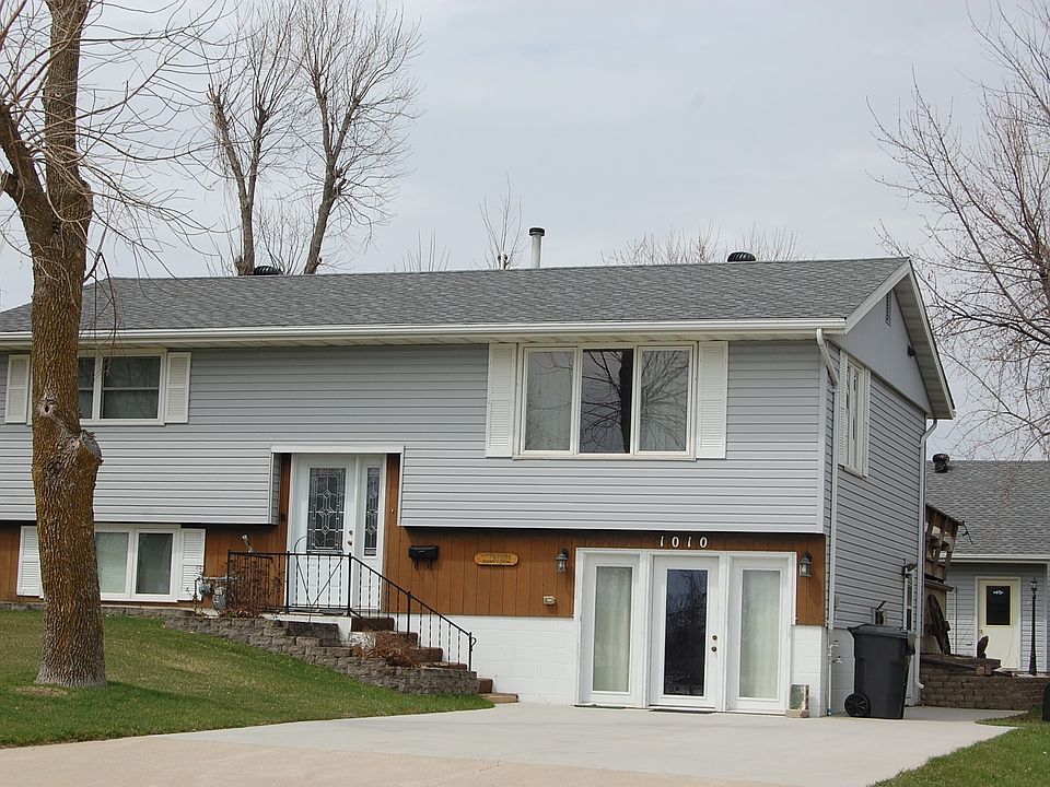 1st image of 1010 W Lake Ave