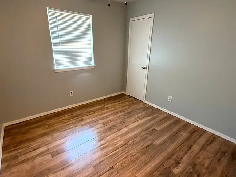 7917 S McKinley Ave — Photo 12