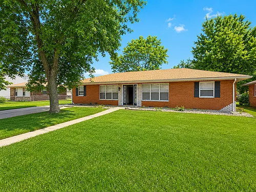 24 Fontainebleau Dr Photo 1