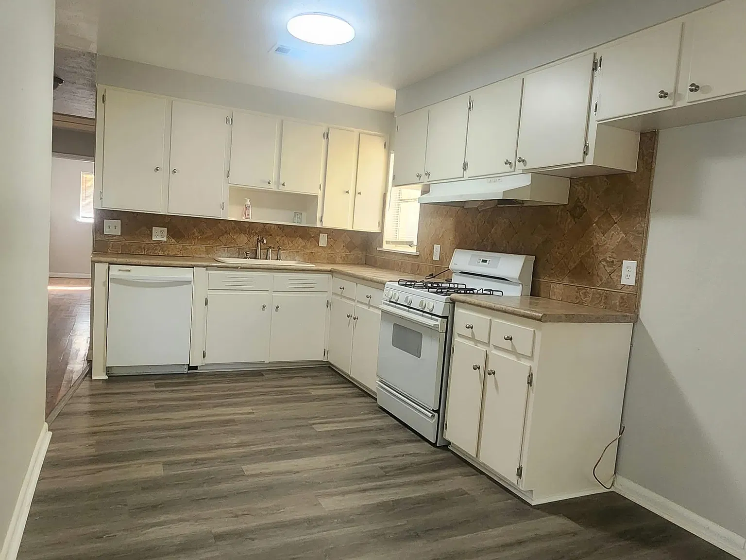 3 bed, 1130 sqft, $1,500 — Photo 2
