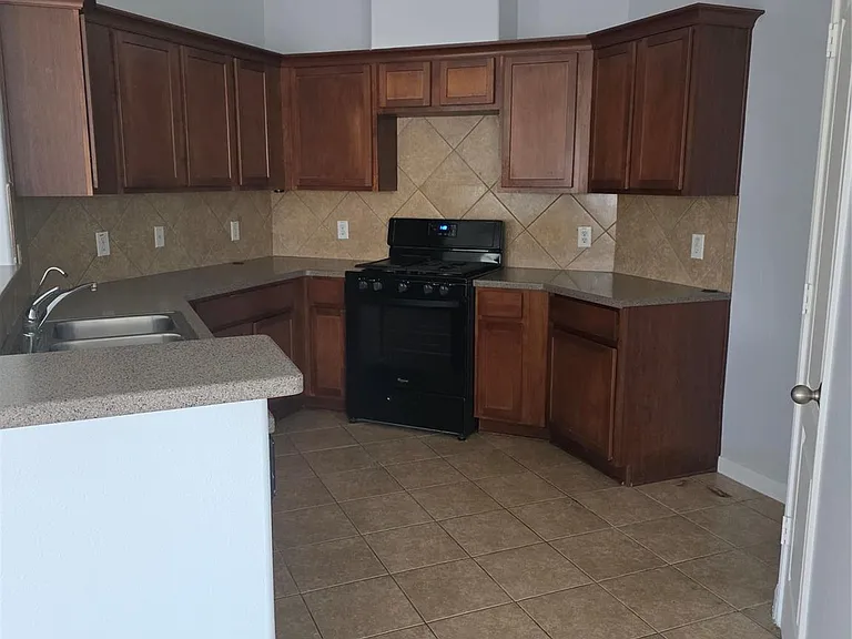 311 Burris Park Dr — Photo 5