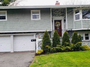 578 Higbie Ln, West Islip, NY 11795