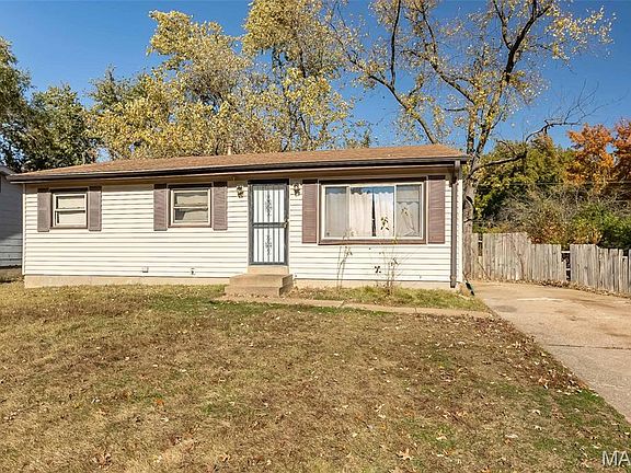 2nd image of 1427 Fairmeadows Ln