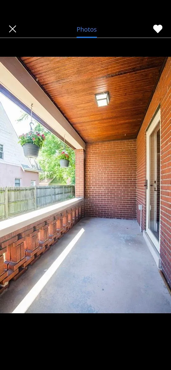 Building Photo - 136 Ross Ave