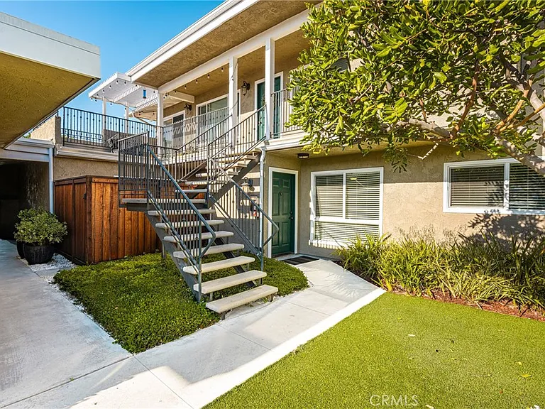 338 W Kelly Ave #B — Photo 2