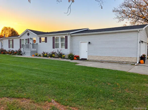 4481 Grape Vine Dr, Howell, MI 48843