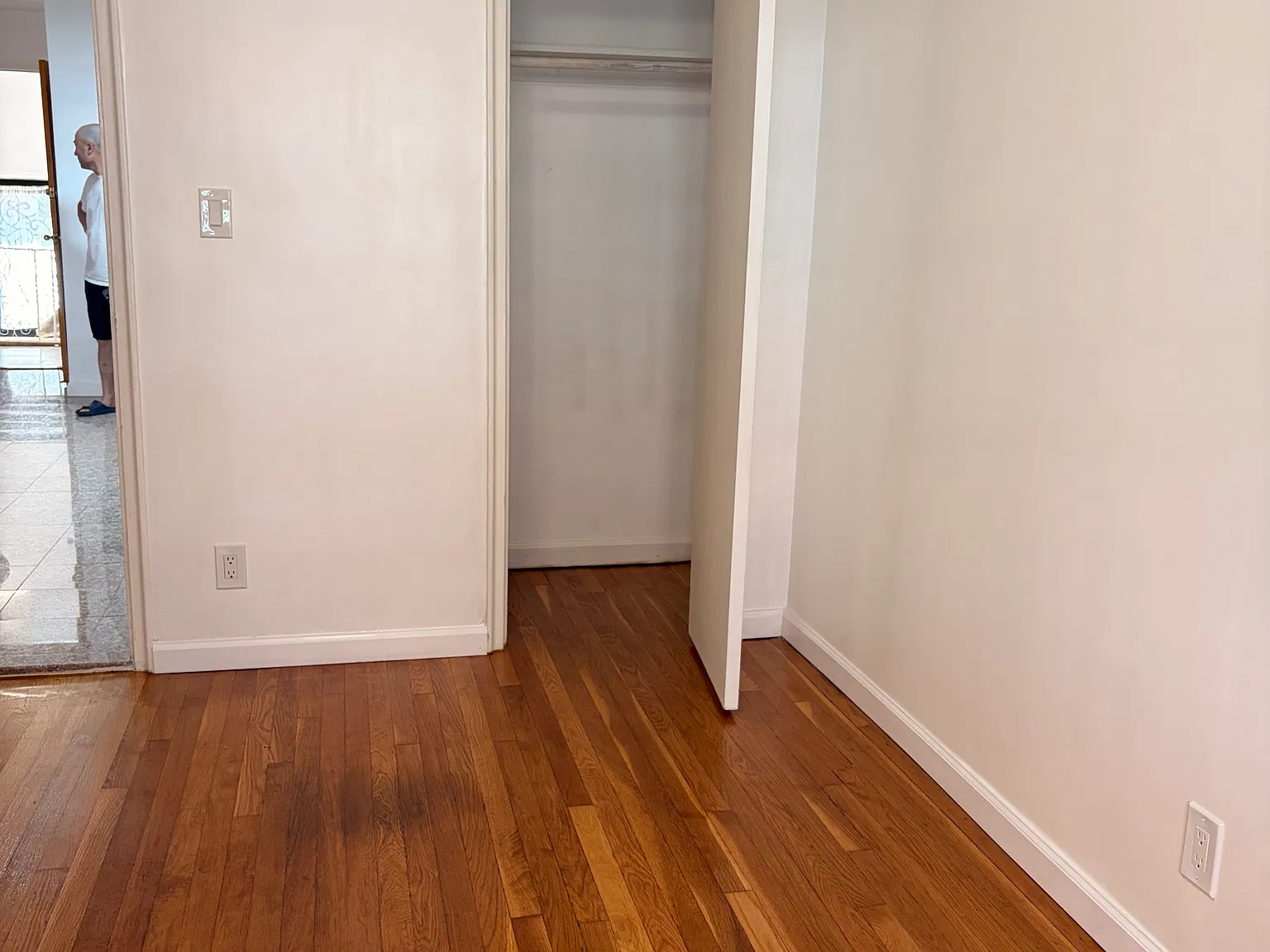 2 bed, 850 sqft, $2,300 — Photo 4
