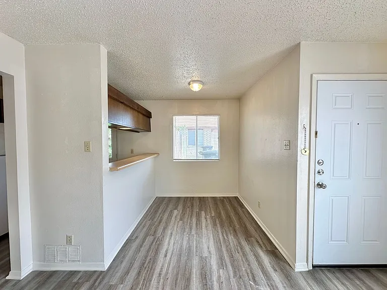 2101 Robert E Lee Dr — Photo 6
