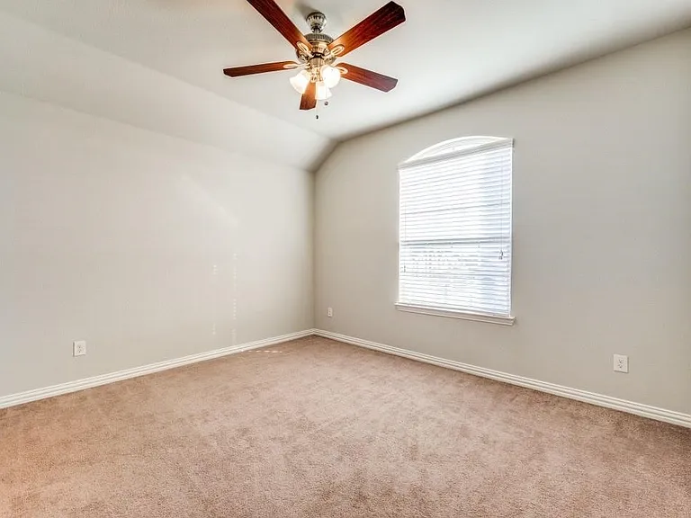 2417 Austin Ln — Photo 16