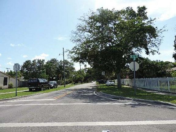 5th image of 1140 NE 131st St