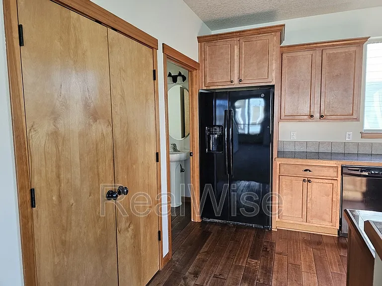 511 NE 84th Cir — Photo 7
