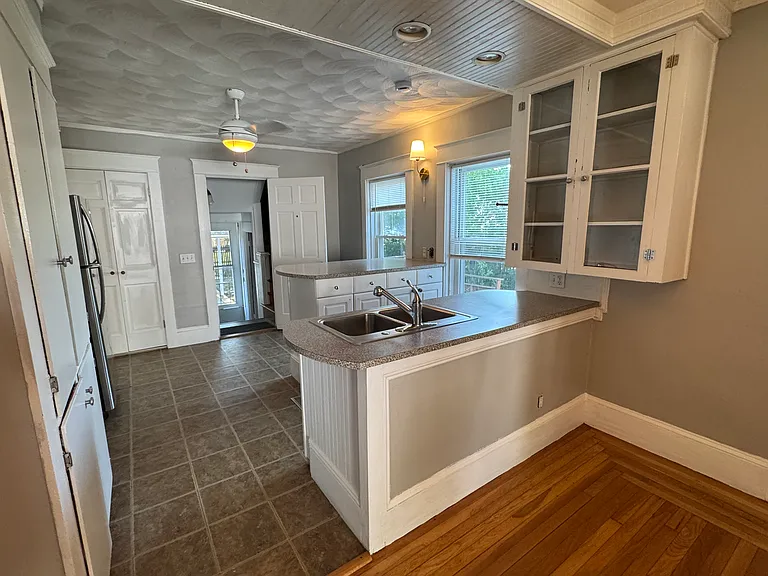 110 Laurens St #1 — Photo 2