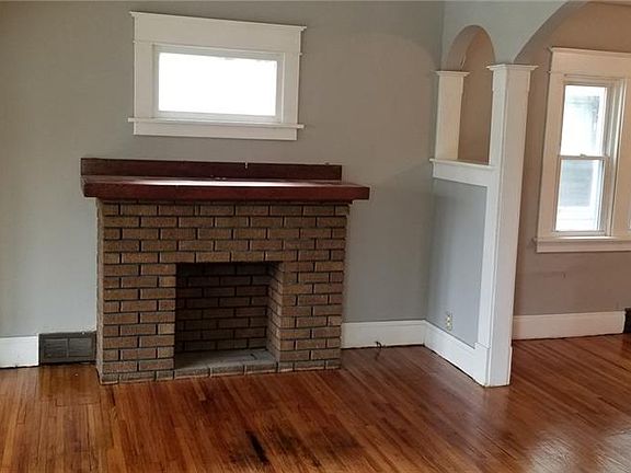 3rd image of 364 Hewitt Ave