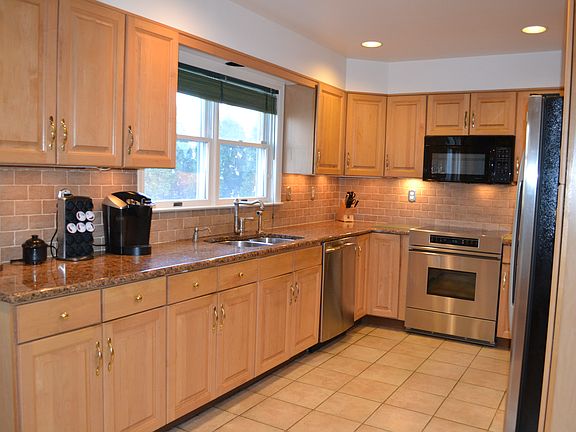 5th image of 18 Smallwood Pl