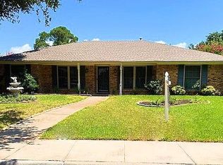 1361 Glenhill Ln, Lewisville, TX 75077