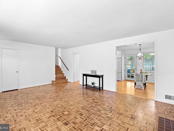 5th image of 7607 Newcastle Dr