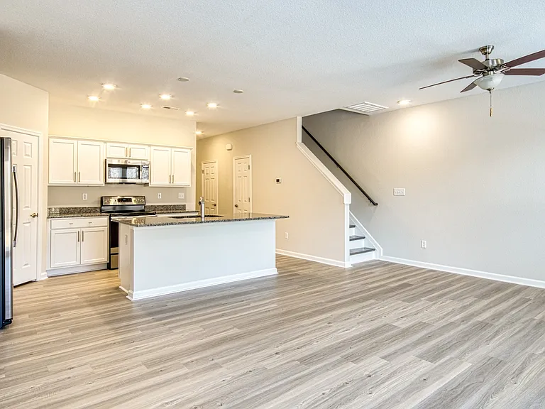 Hillpoint Preserve Townhome Apartments — Photo 21