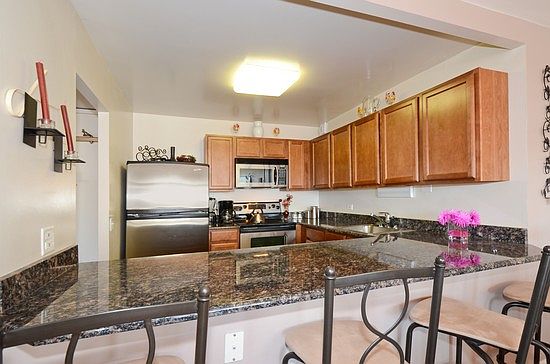 2nd image of 525 W Hawthorne Pl #1505
