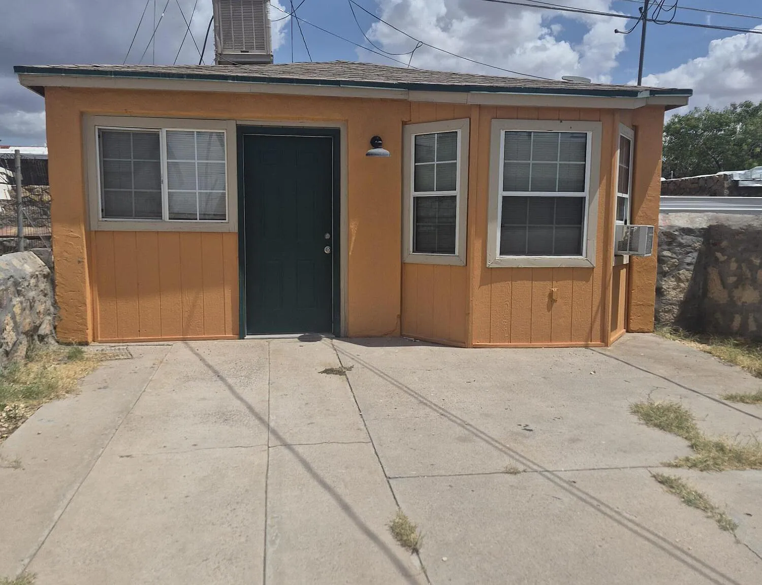 Studio, 434 sqft, $900 — Photo 1