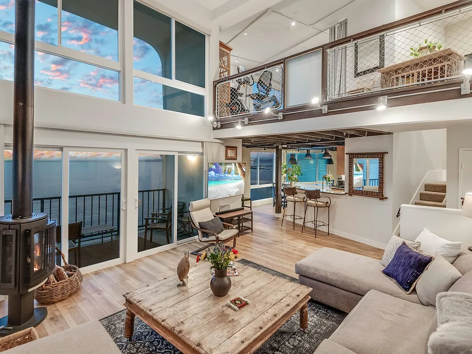 565 Esplanade #408