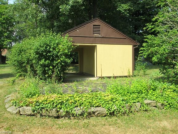 2nd image of 1418 Shields Rd