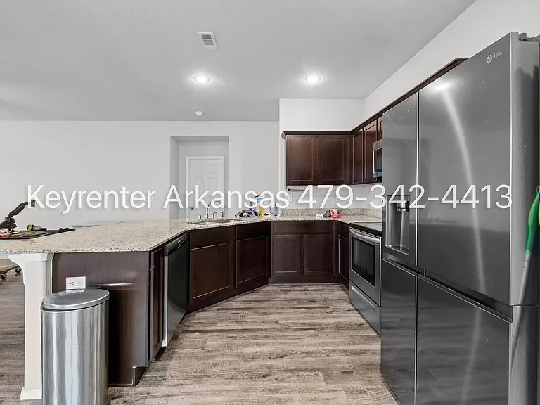 1600 Edinburgh Dr — Photo 10
