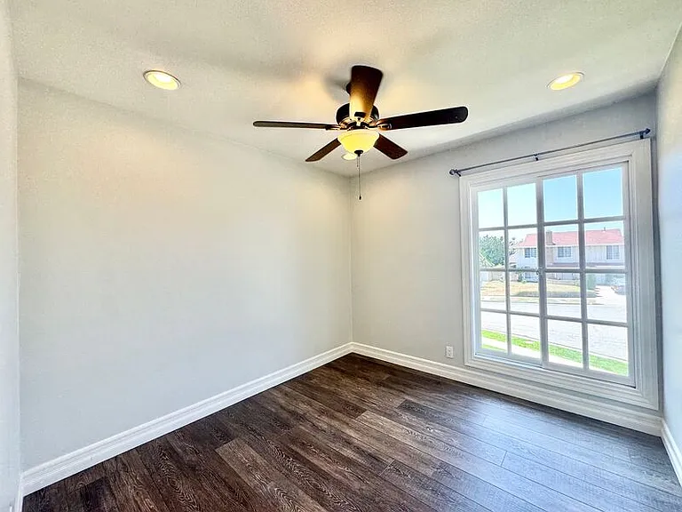 1530 Rogue St — Photo 14