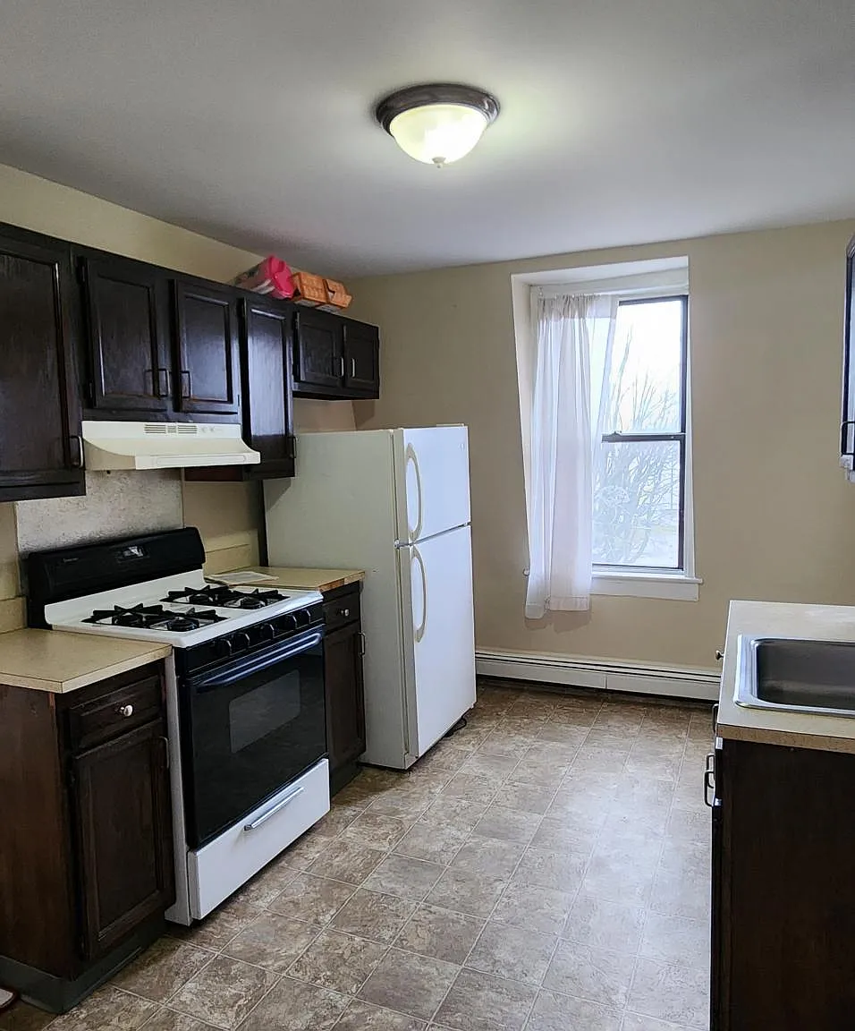2 bed, 1100 sqft, $1,850 — Photo 1